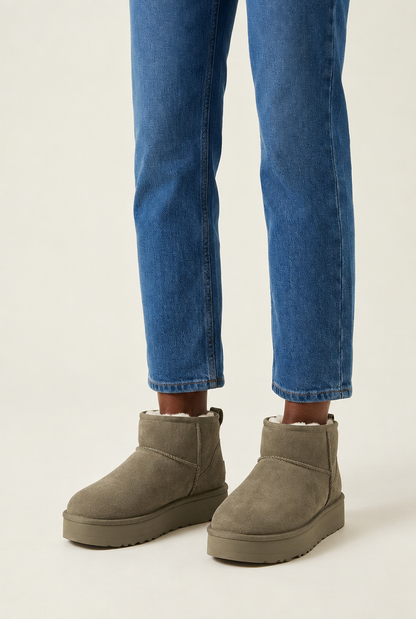 Sheepskin Wool-Lined Snow Boots in Khaki